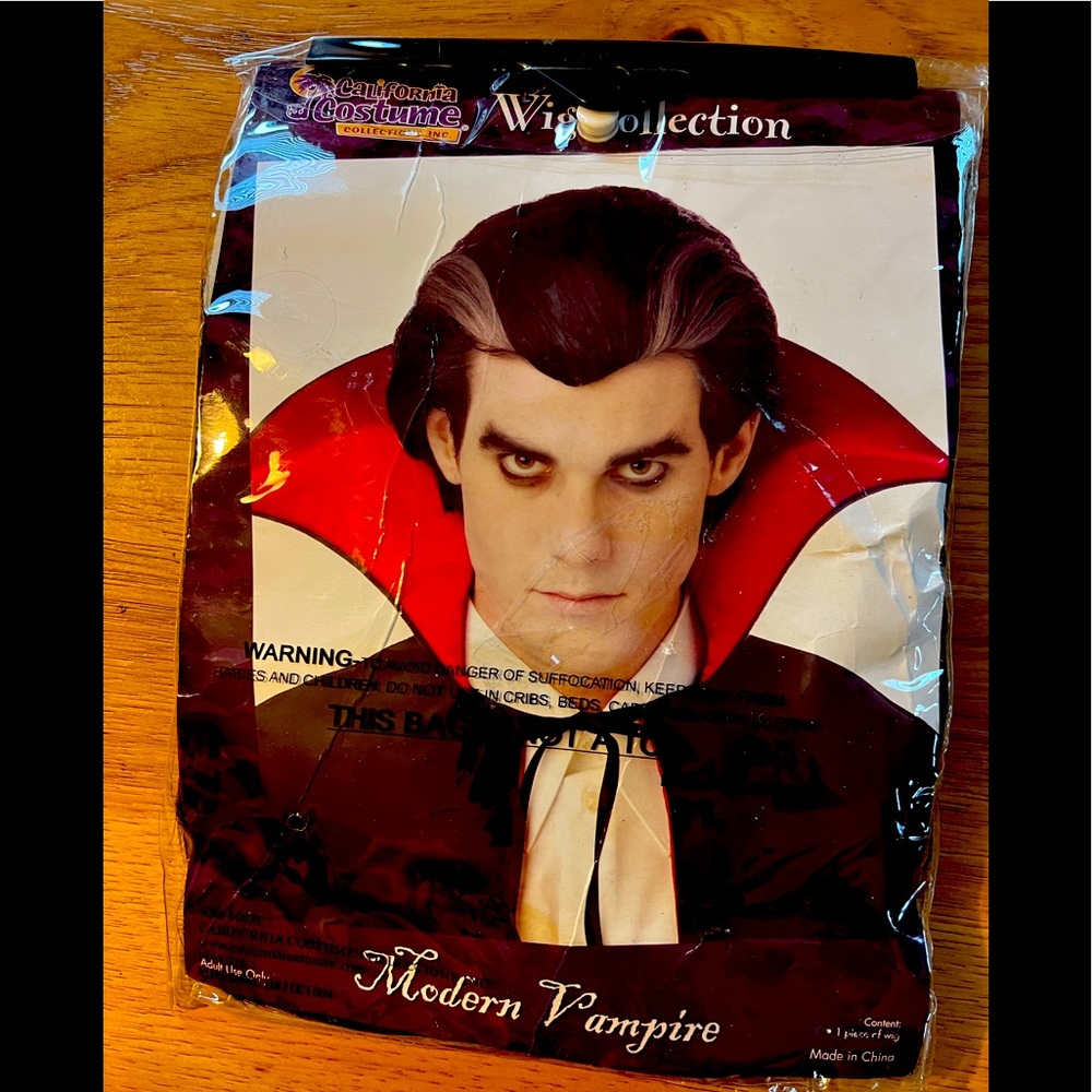 Men’s Vampire Costume size large